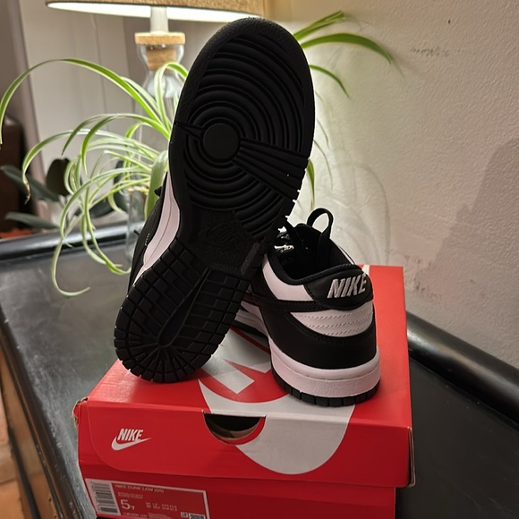 Nike Low Dunks - Picture 4 of 5